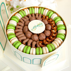 Le Mac Chocolatier - Hajj Theme Luxury Chocolate & Macaron Gift Box