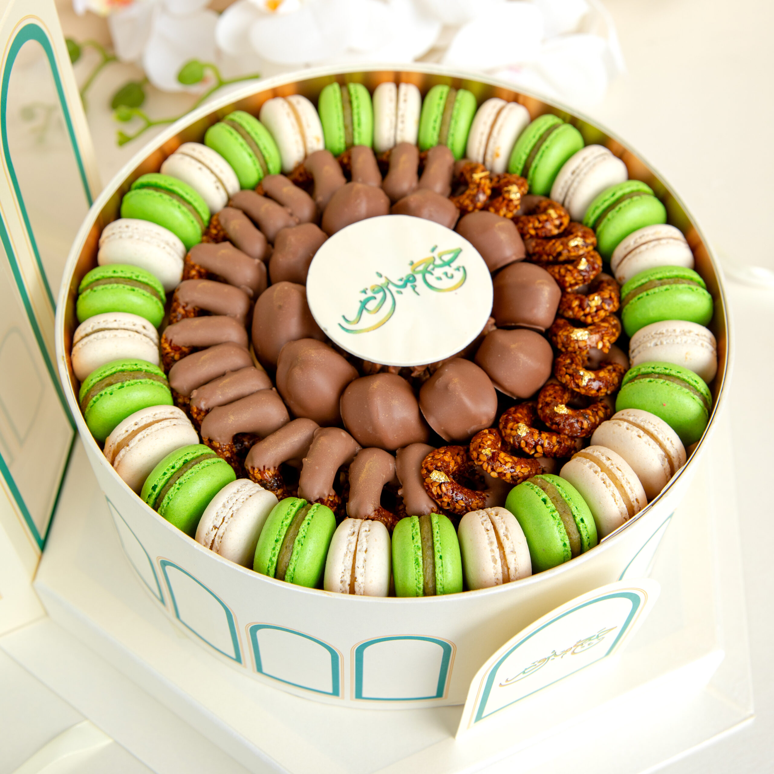 Le Mac Chocolatier - Hajj Theme Luxury Chocolate & Macaron Gift Box